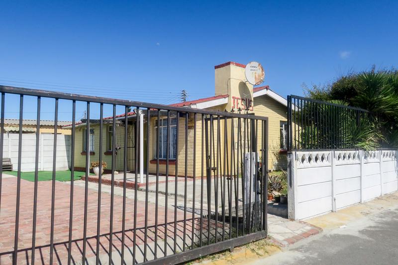 2 Bedroom Property for Sale in Heideveld Western Cape